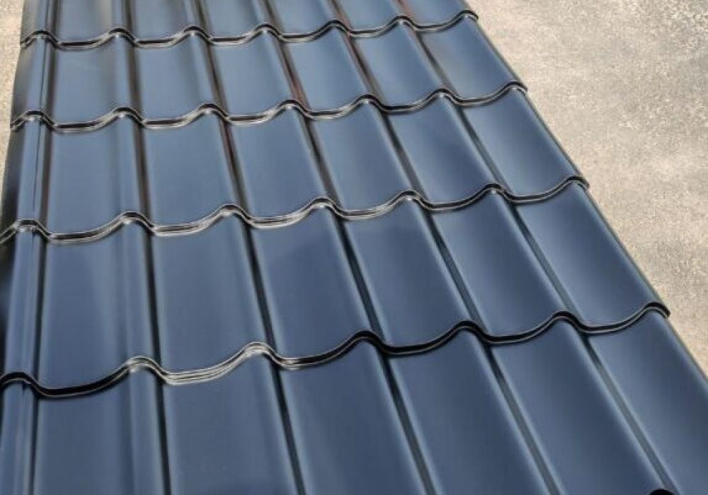 Terasaalto-tiilikuvioitu-kattopelti-musta-2-laatu_MyllynMiesOy-768x768